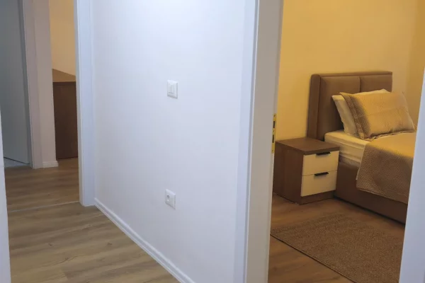 Shtepi me qera Apartament ne Tirane, 2+1, Mobilimi E mobiluar, Pagesa 800  Euro.