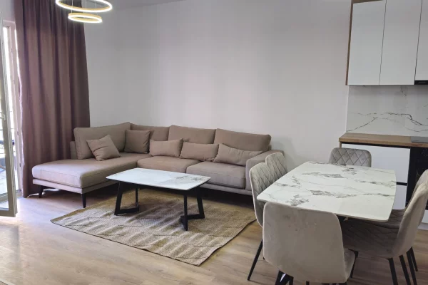 Shtepi me qera Apartament ne Tirane, 2+1, Mobilimi E mobiluar, Pagesa 800  Euro.