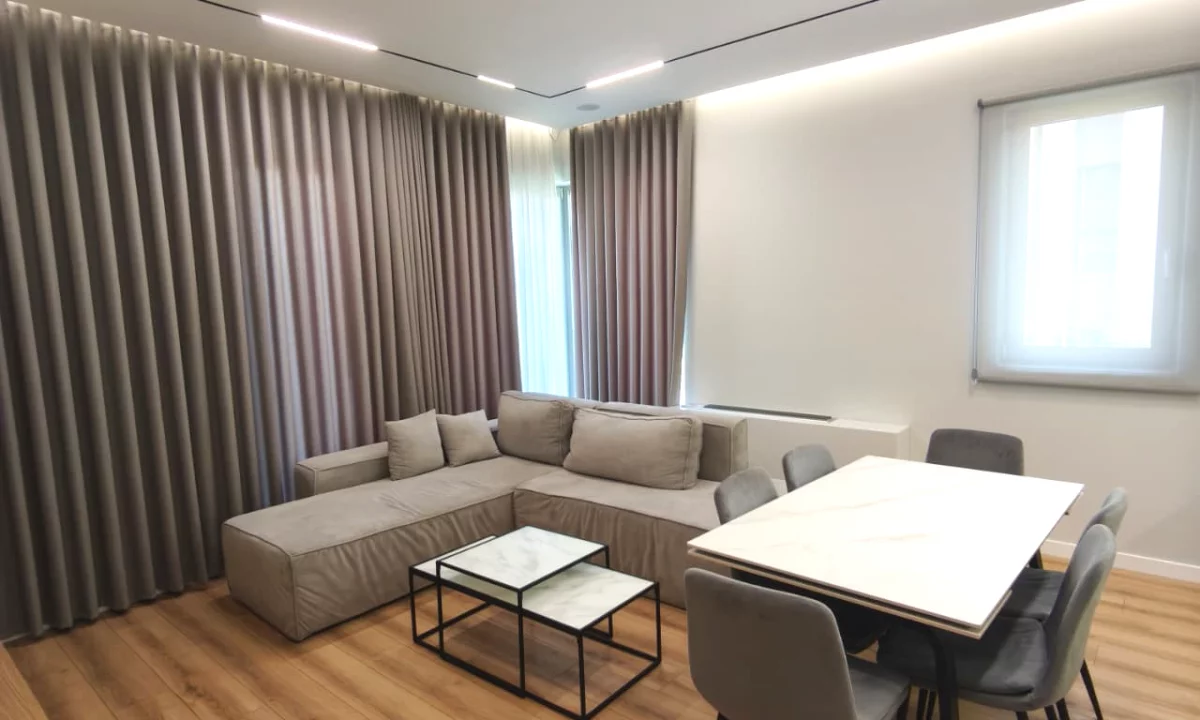 Shtepi me qera Apartament ne Tirane, 3+1, Mobilimi E mobiluar, Pagesa 1,700  Euro.