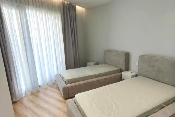 Shtepi me qera Apartament ne Tirane, 3+1, Mobilimi E mobiluar, Pagesa 1,700  Euro.