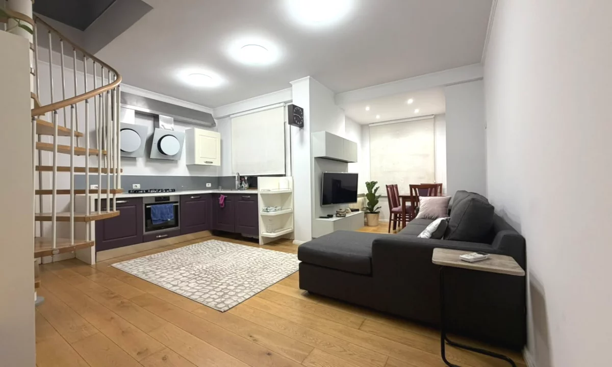 Shtepi me qera Duplex(shtepi me 2 kate) ne Tirane, 3+1, Mobilimi E mobiluar, Pagesa 1,400  Euro.
