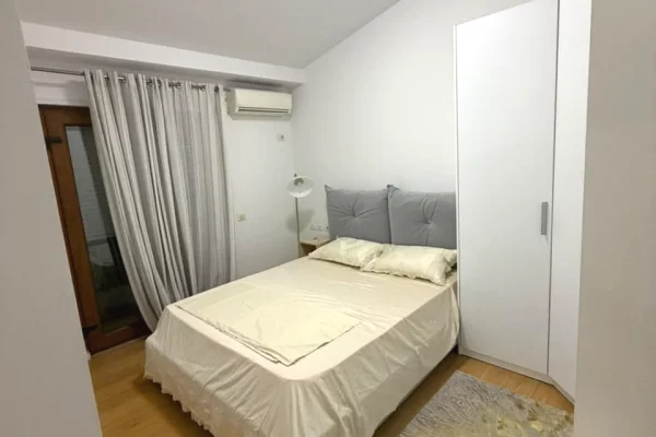Shtepi me qera Duplex(shtepi me 2 kate) ne Tirane, 3+1, Mobilimi E mobiluar, Pagesa 1,400  Euro.