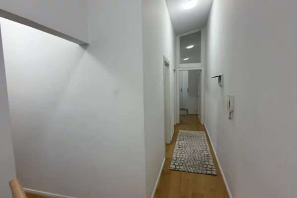 Shtepi me qera Duplex(shtepi me 2 kate) ne Tirane, 3+1, Mobilimi E mobiluar, Pagesa 1,400  Euro.