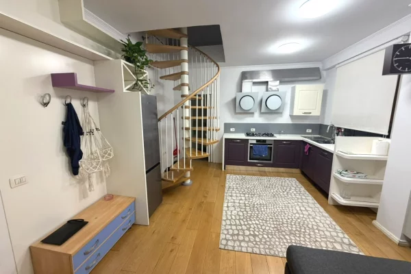 Shtepi me qera Duplex(shtepi me 2 kate) ne Tirane, 3+1, Mobilimi E mobiluar, Pagesa 1,400  Euro.