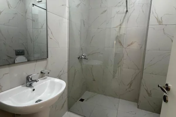Shtepi me qera Apartament ne Tirane, 1+1, Mobilimi E mobiluar, Pagesa 50,000  Leke.