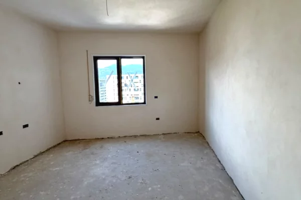 Shtepi ne shitje Apartament ne Tirane, 2+1, Mobilimi Bosh, pa mobiluar, Pagesa 209,800  Euro.