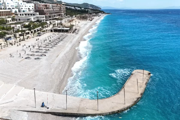 Shtepi ne shitje Apartament ne Himare, 2+1, Mobilimi Bosh, pa mobiluar, Pagesa 362,805  Euro.