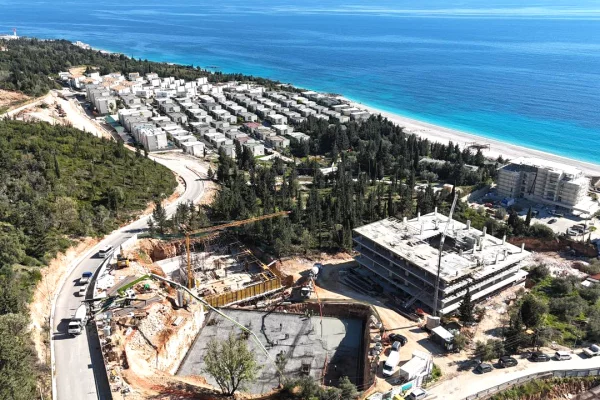Shtepi ne shitje Apartament ne Himare, 2+1, Mobilimi Bosh, pa mobiluar, Pagesa 358,245  Euro.