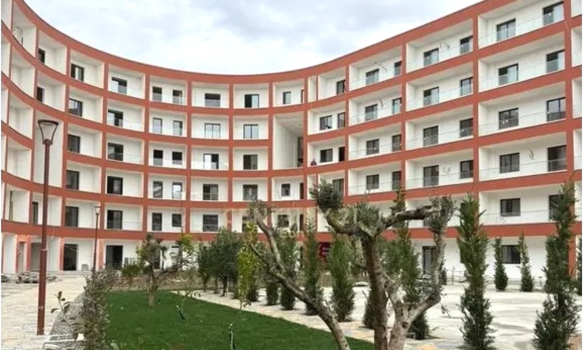 Shtepi ne shitje Apartament ne Durres, 1+1, Mobilimi Bosh, pa mobiluar, Pagesa 75,416  Euro.