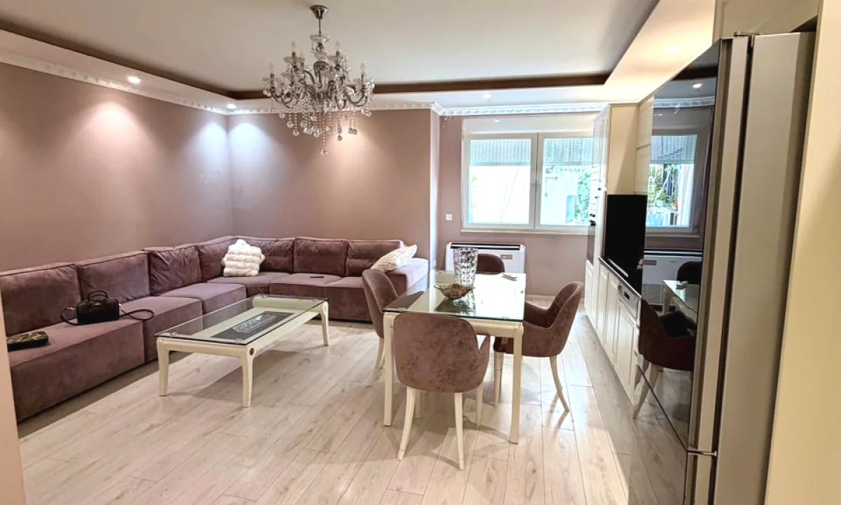 Shtepi ne shitje Apartament ne Tirane, 3+1, Mobilimi E mobiluar, Pagesa 320,000  Euro.