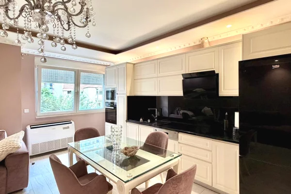 Shtepi ne shitje Apartament ne Tirane, 3+1, Mobilimi E mobiluar, Pagesa 320,000  Euro.