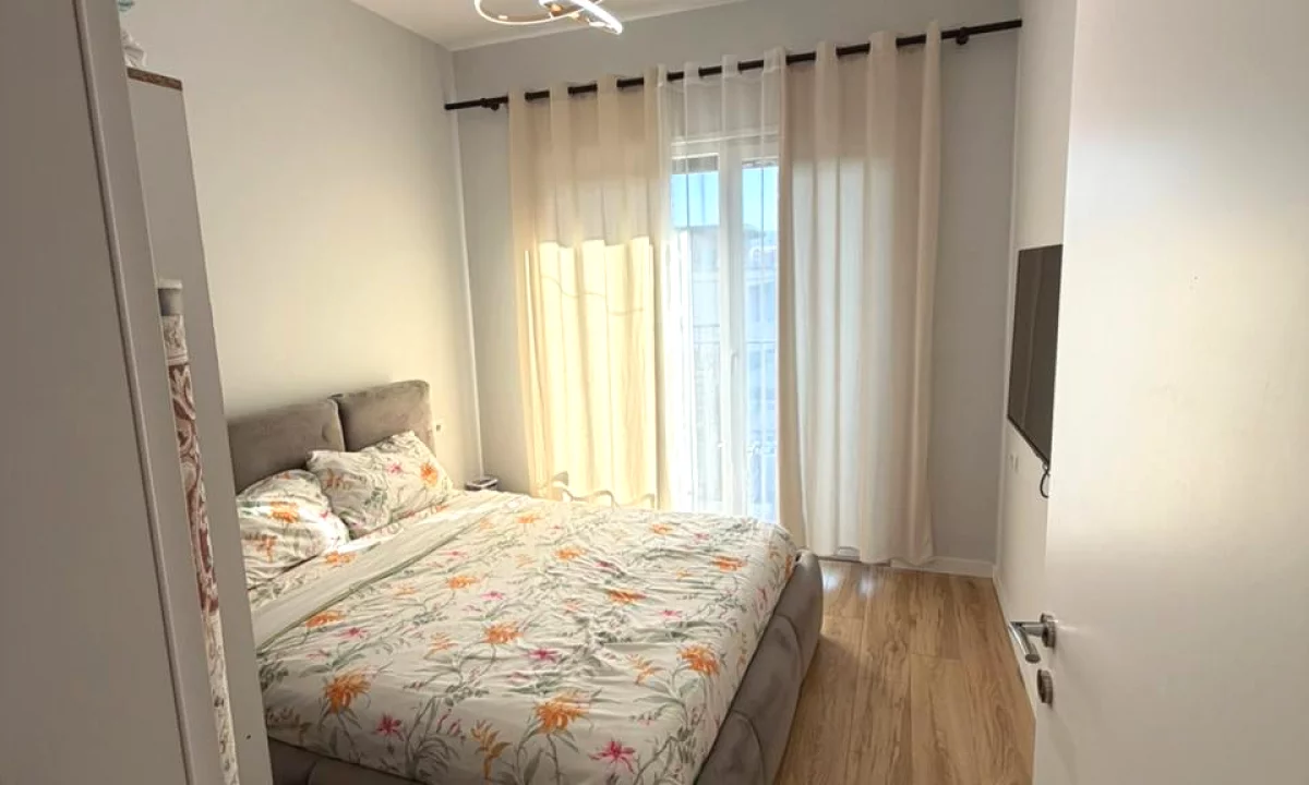 Shtepi ne shitje Apartament ne Tirane, 2+1, Mobilimi E mobiluar, Pagesa 220,000  Euro.
