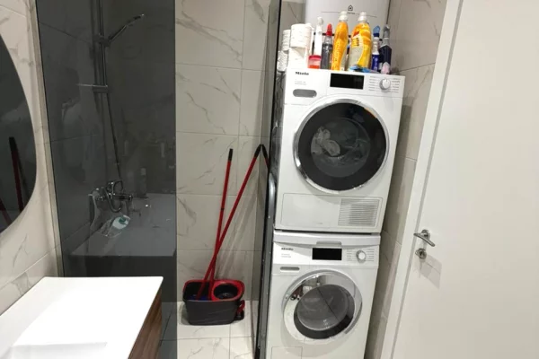 Shtepi ne shitje Apartament ne Tirane, 2+1, Mobilimi E mobiluar, Pagesa 220,000  Euro.