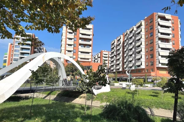 Ambient biznesi me qera 3+1 ne Tirane - 16,000 Euro