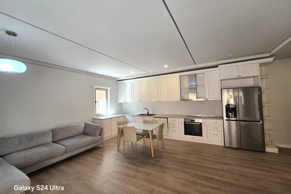Shtepi me qera Apartament ne Tirane, 2+1, Mobilimi E mobiluar, Pagesa 1,100  Euro.