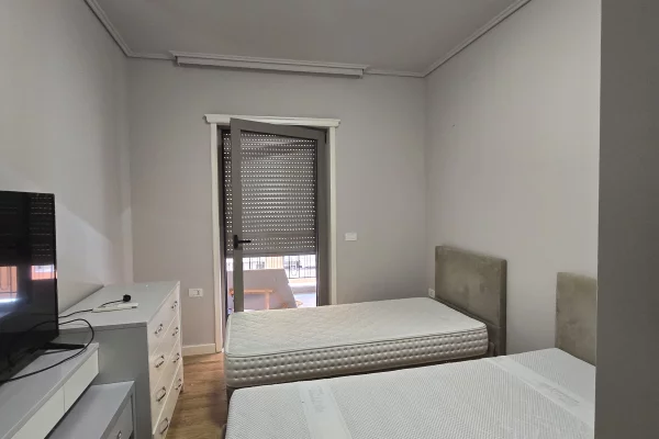 Shtepi me qera Apartament ne Tirane, 2+1, Mobilimi E mobiluar, Pagesa 1,100  Euro.