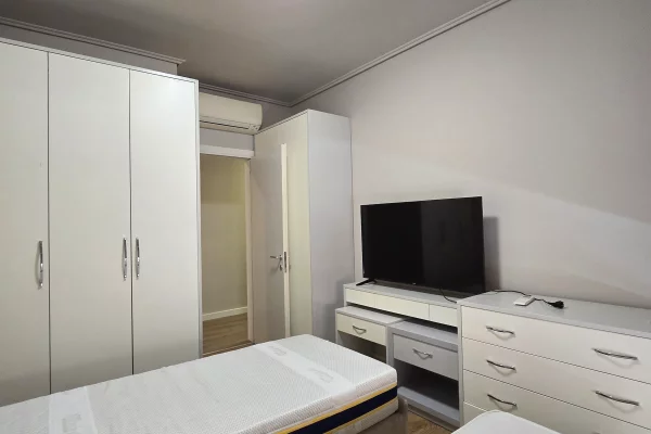 Shtepi me qera Apartament ne Tirane, 2+1, Mobilimi E mobiluar, Pagesa 1,100  Euro.