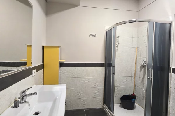 Shtepi me qera Apartament ne Tirane, 2+1, Mobilimi E mobiluar, Pagesa 1,100  Euro.