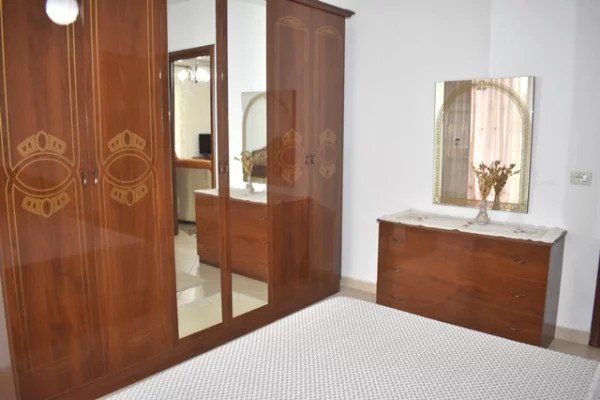 Shtepi me qera Apartament ne Tirane, 2+1, Mobilimi E mobiluar, Pagesa 550  Euro.