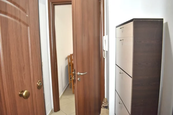 Shtepi me qera Apartament ne Tirane, 2+1, Mobilimi E mobiluar, Pagesa 550  Euro.