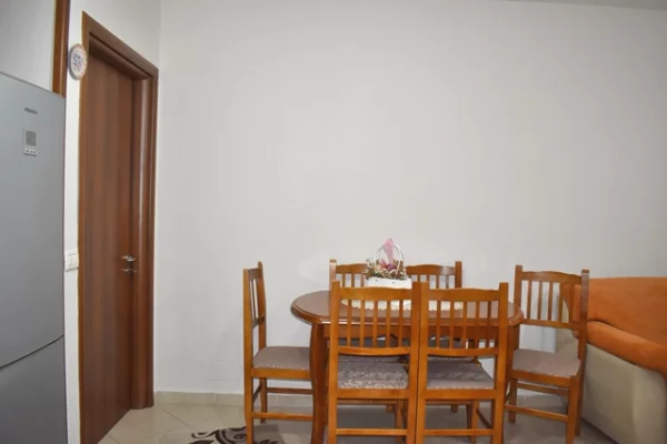 Shtepi me qera Apartament ne Tirane, 2+1, Mobilimi E mobiluar, Pagesa 550  Euro.