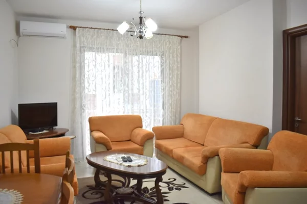 Shtepi me qera Apartament ne Tirane, 2+1, Mobilimi E mobiluar, Pagesa 550  Euro.