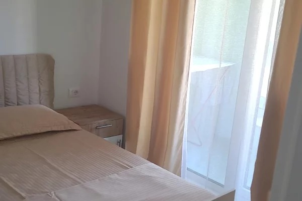 Shtepi me qera Apartament ne Tirane, 1+1, Mobilimi E mobiluar, Pagesa 40,000  Leke.