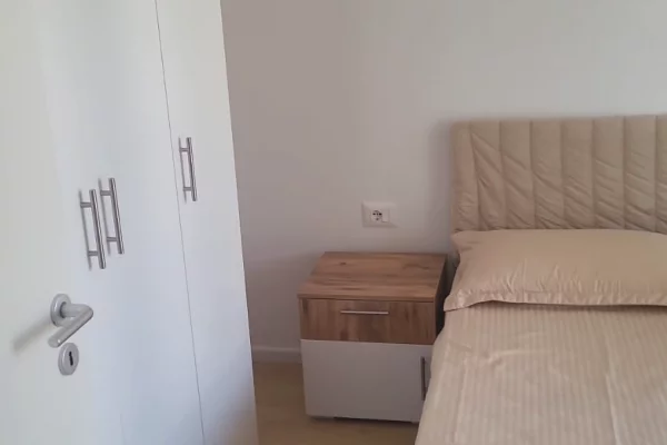 Shtepi me qera Apartament ne Tirane, 1+1, Mobilimi E mobiluar, Pagesa 40,000  Leke.