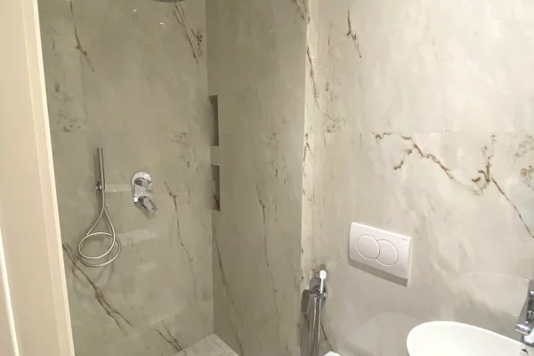 🏢 JEPET ME QIRA | ZYRE 2+1+2 📍 LIQENI I THATE, TIRANE