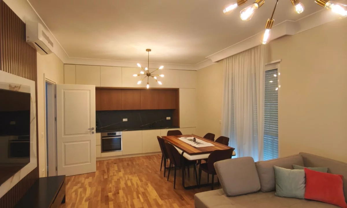 Shtepi me qera Apartament ne Tirane, 1+1, Mobilimi E mobiluar, Pagesa 1,100  Euro.