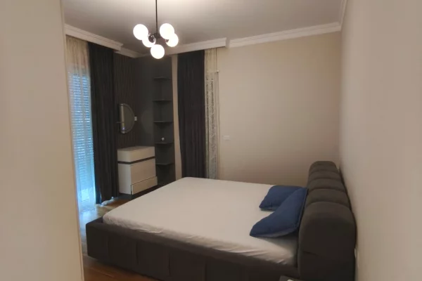 Shtepi me qera Apartament ne Tirane, 1+1, Mobilimi E mobiluar, Pagesa 1,100  Euro.