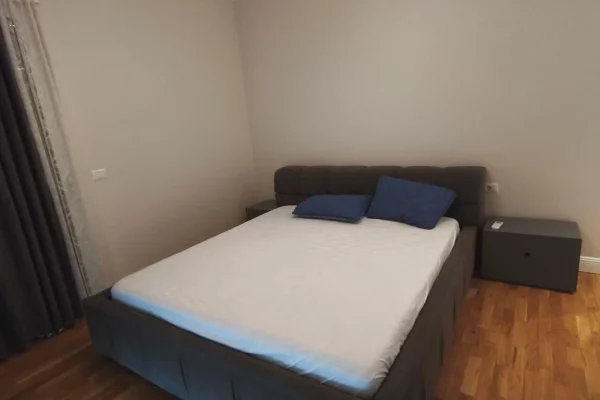 Shtepi me qera Apartament ne Tirane, 1+1, Mobilimi E mobiluar, Pagesa 1,100  Euro.