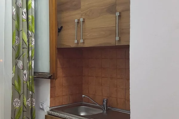 Shtepi me qera Apartament ne Tirane, Garsoniere, Mobilimi E mobiluar, Pagesa 29,500  Leke.