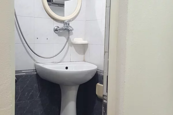Shtepi me qera Apartament ne Tirane, Garsoniere, Mobilimi E mobiluar, Pagesa 29,500  Leke.