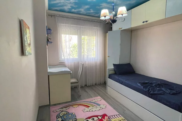 Shtepi me qera Apartament ne Tirane, 2+1, Mobilimi E mobiluar, Pagesa 55,000  Leke.