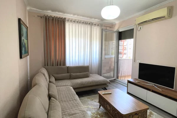 Shtepi me qera Apartament ne Tirane, 2+1, Mobilimi E mobiluar, Pagesa 55,000  Leke.