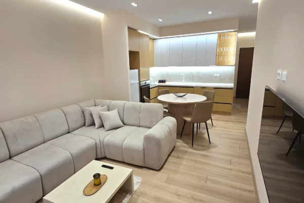Shtepi me qera Apartament ne Tirane, 2+1, Mobilimi E mobiluar, Pagesa 90,000  Leke.
