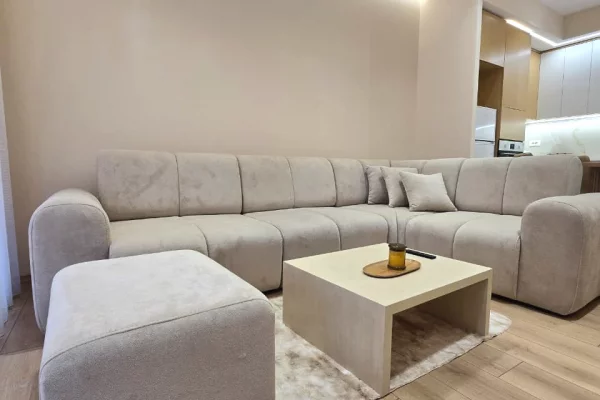 Shtepi me qera Apartament ne Tirane, 2+1, Mobilimi E mobiluar, Pagesa 90,000  Leke.