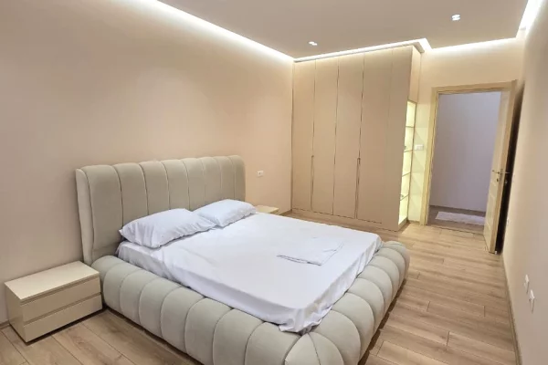Shtepi me qera Apartament ne Tirane, 2+1, Mobilimi E mobiluar, Pagesa 90,000  Leke.