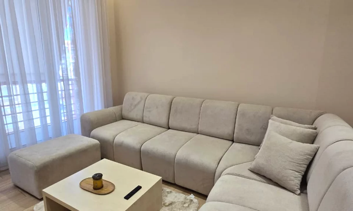 Shtepi me qera Apartament ne Tirane, 2+1, Mobilimi E mobiluar, Pagesa 90,000  Leke.