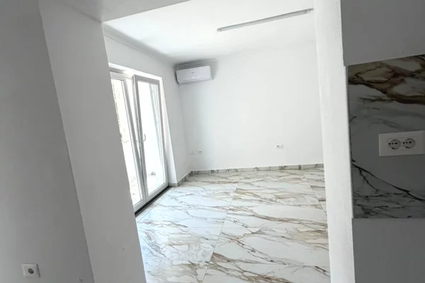 Ambient biznesi me qera 3+1 ne Tirane - 500 Euro