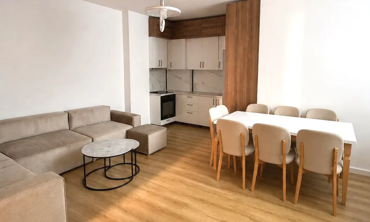 Shtepi ne shitje Apartament ne Tirane, 2+1, Mobilimi E mobiluar, Pagesa 145,000  Euro.