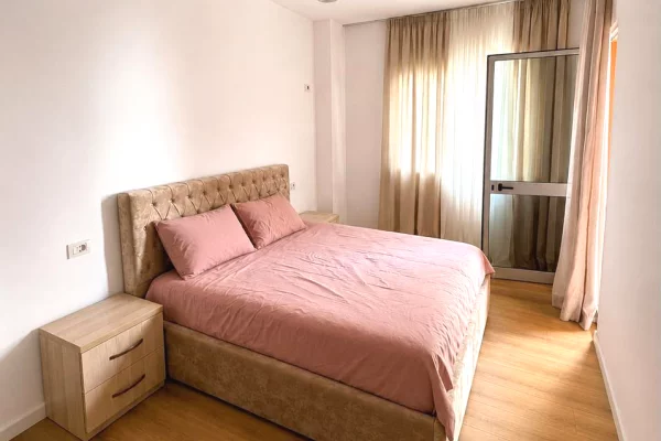 Shtepi ne shitje Apartament ne Tirane, 2+1, Mobilimi E mobiluar, Pagesa 145,000  Euro.