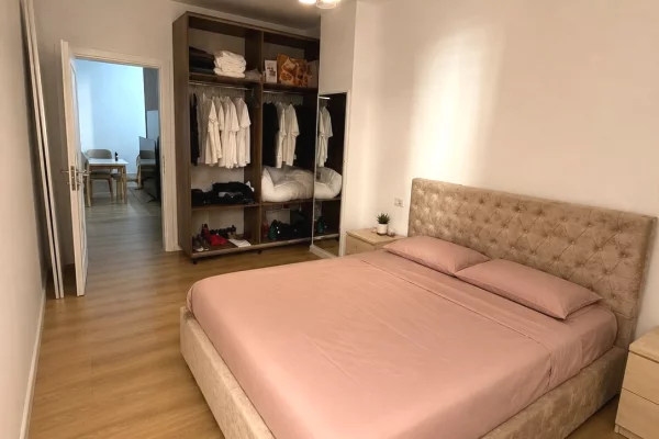 Shtepi ne shitje Apartament ne Tirane, 2+1, Mobilimi E mobiluar, Pagesa 145,000  Euro.