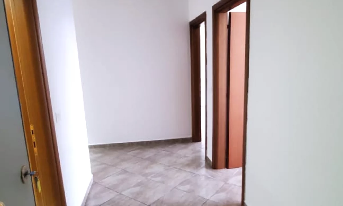 Shtepi ne shitje Apartament ne Sarande, 2+1, Mobilimi Bosh, pa mobiluar, Pagesa 21,000,000  Leke.