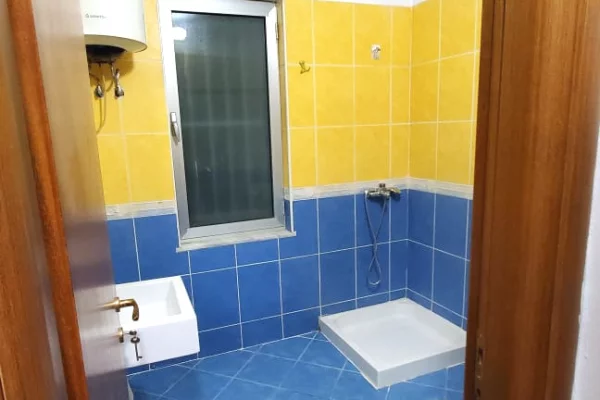 Shtepi ne shitje Apartament ne Sarande, 2+1, Mobilimi Bosh, pa mobiluar, Pagesa 21,000,000  Leke.
