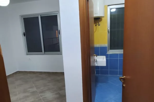 Shtepi ne shitje Apartament ne Sarande, 2+1, Mobilimi Bosh, pa mobiluar, Pagesa 21,000,000  Leke.