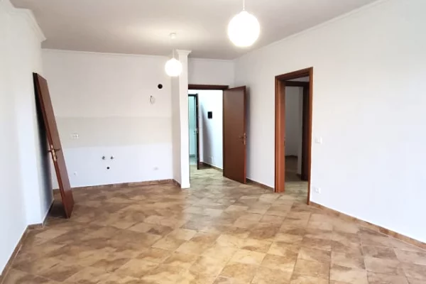 Shtepi ne shitje Apartament ne Sarande, 2+1, Mobilimi Bosh, pa mobiluar, Pagesa 21,000,000  Leke.