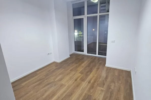 🏢 JEPET ME QIRA | Ambient Zyre 3+1 me Verande – Kika 2, Komuna e Parisit ✨