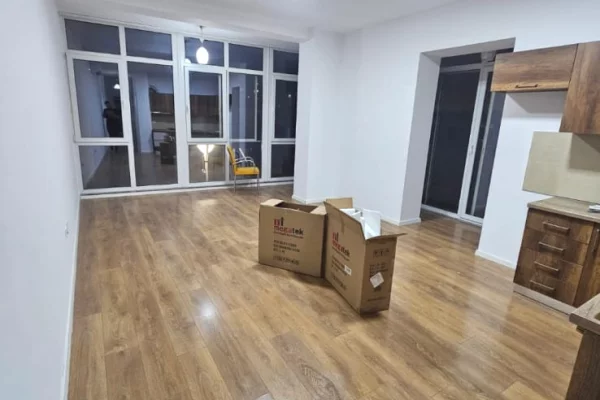 🏢 JEPET ME QIRA | Ambient Zyre 3+1 me Verande – Kika 2, Komuna e Parisit ✨